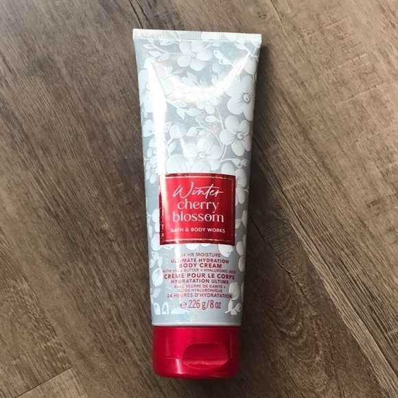 BATH & body works winter cherry blossom - Picture 1 of 6